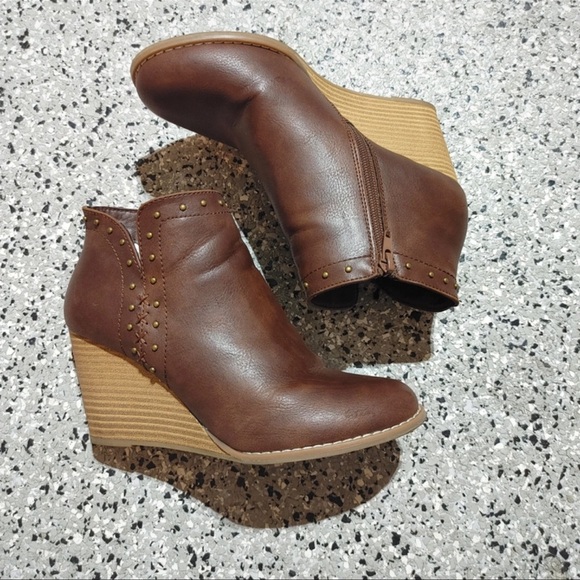 Sugar Women’s Hercules Brown Wedge Booties - Picture 3 of 6